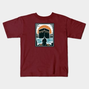 Praying in front of the Kaaba - Mecca Kids T-Shirt